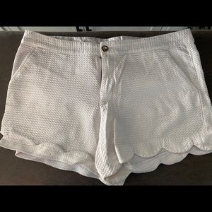 Lily Pulitzer white scalloped size 12 shorts